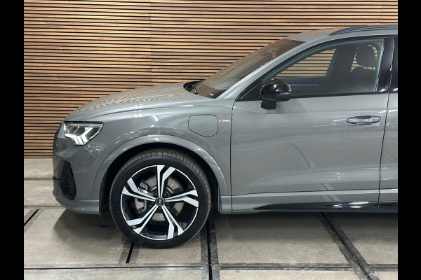 Audi Q3 45 TFSI e S-line Black edition | Chronos Grey | Audi-Sport 20 Inch| Full LED| ACC| Virtual| Camera | Ambient+| MMI+ |