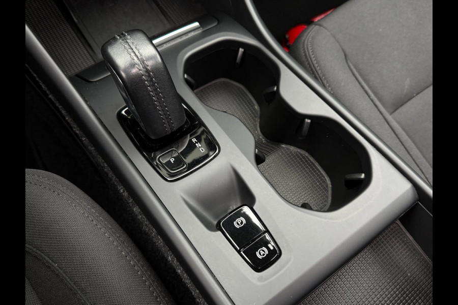 Volvo XC40 1.5 T4 Recharge | Pano | Camera | Trekhaak | Carplay | Elektrische achterklep | DAB+