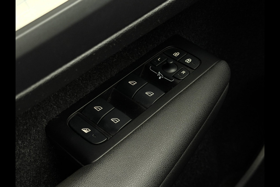 Volvo XC40 1.5 T4 Recharge | Pano | Camera | Trekhaak | Carplay | Elektrische achterklep | DAB+