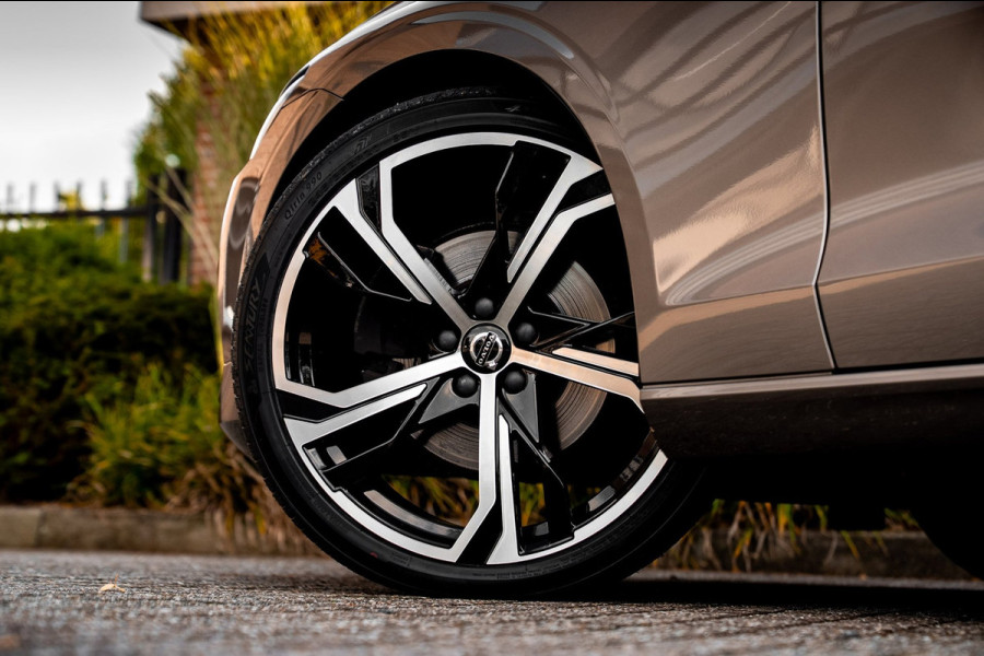 Volvo V60 2.0 B3 Momentum 163 PK 1e Eig Adaptive Stoel/stuurverw. Camera 20''