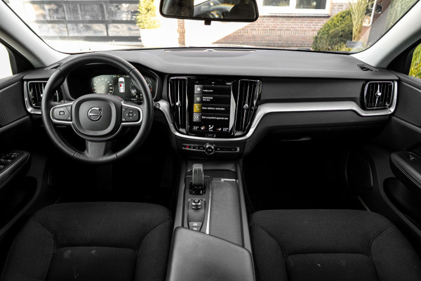 Volvo V60 2.0 B3 Momentum 163 PK 1e Eig Adaptive Stoel/stuurverw. Camera 20''