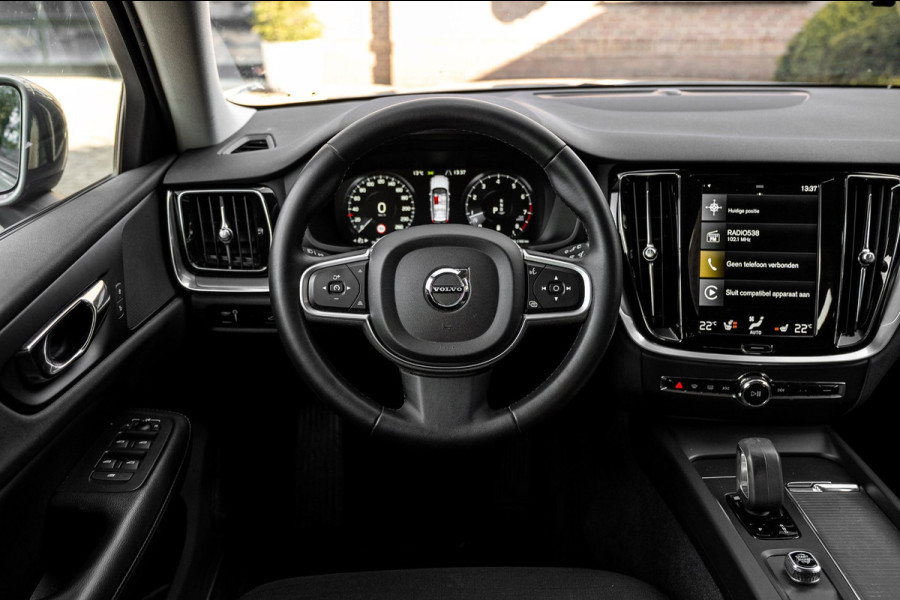 Volvo V60 2.0 B3 Momentum 163 PK 1e Eig Adaptive Stoel/stuurverw. Camera 20''