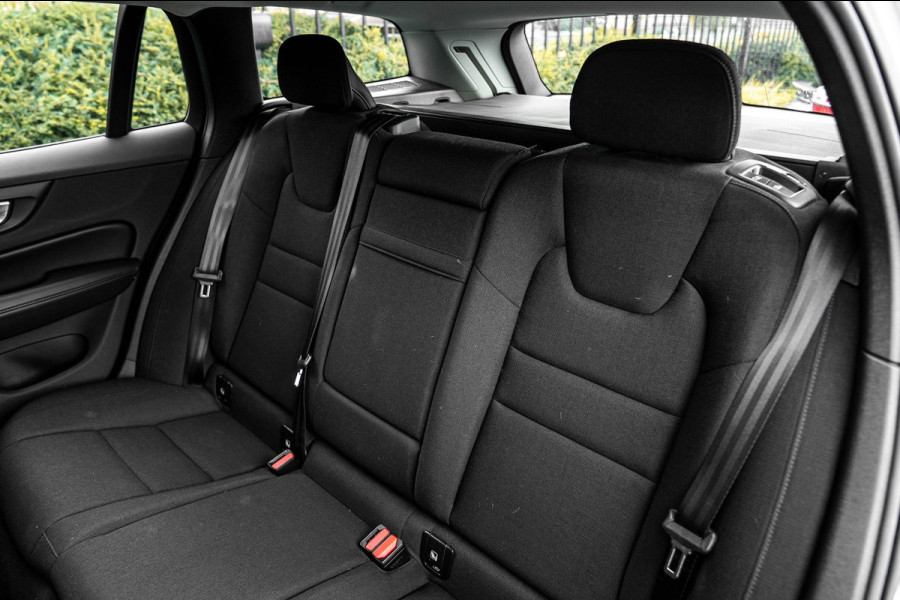 Volvo V60 2.0 B3 Momentum 163 PK 1e Eig Adaptive Stoel/stuurverw. Camera 20''
