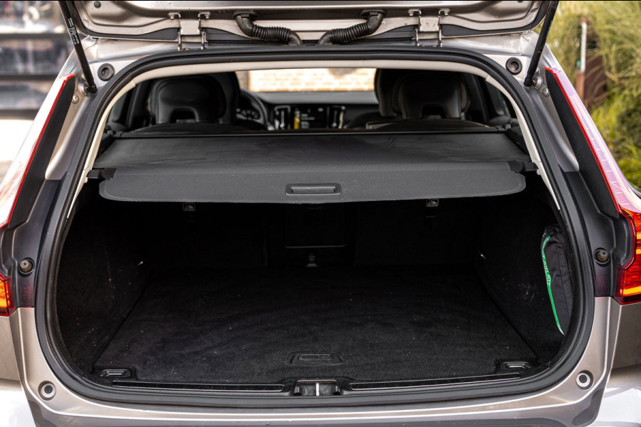 Volvo V60 2.0 B3 Momentum 163 PK 1e Eig Adaptive Stoel/stuurverw. Camera 20''