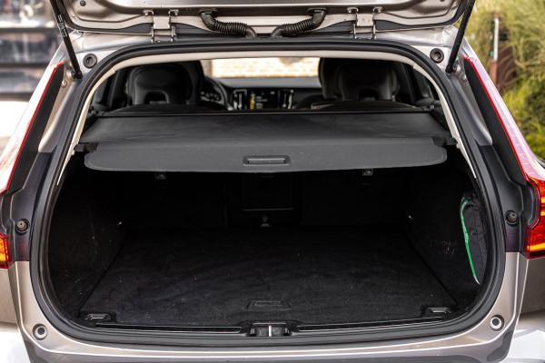 Volvo V60 2.0 B3 Momentum 163 PK 1e Eig Adaptive Stoel/stuurverw. Camera 20''