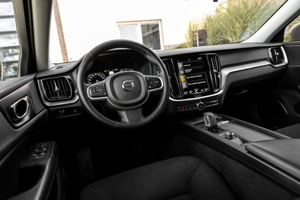 Volvo V60 2.0 B3 Momentum 163 PK 1e Eig Adaptive Stoel/stuurverw. Camera 20''