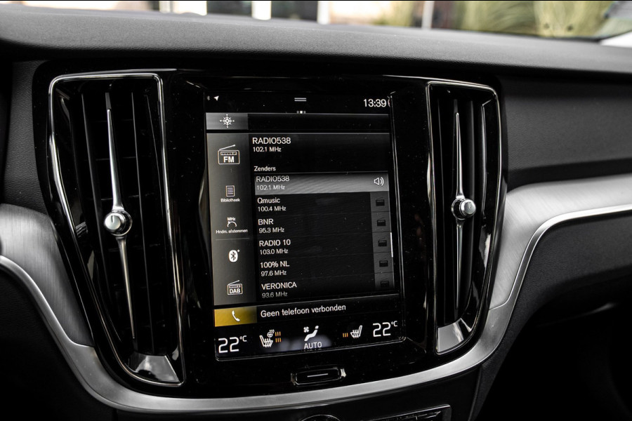Volvo V60 2.0 B3 Momentum 163 PK 1e Eig Adaptive Stoel/stuurverw. Camera 20''