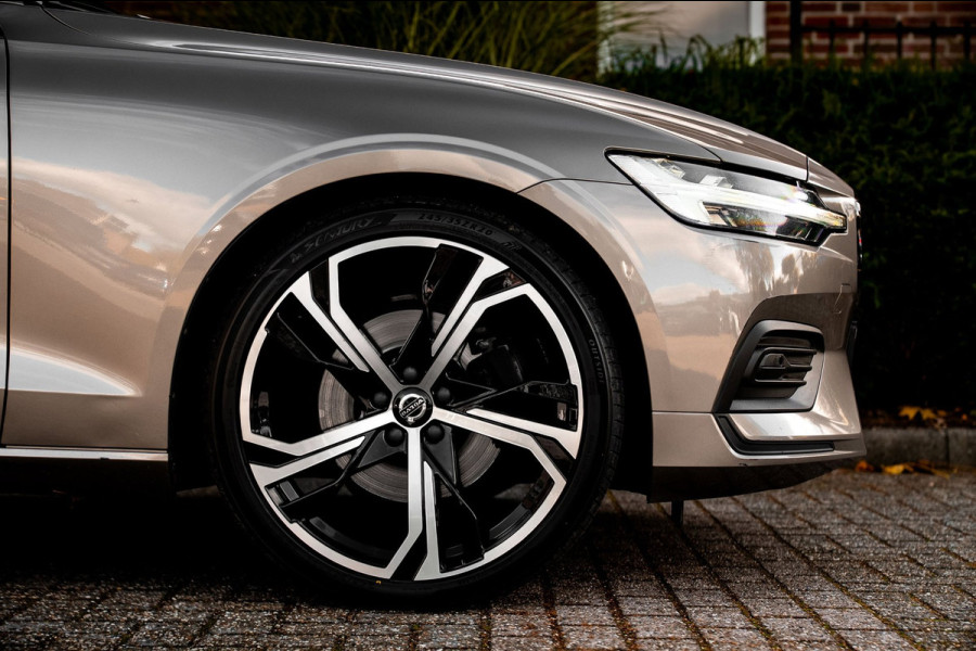 Volvo V60 2.0 B3 Momentum 163 PK 1e Eig Adaptive Stoel/stuurverw. Camera 20''