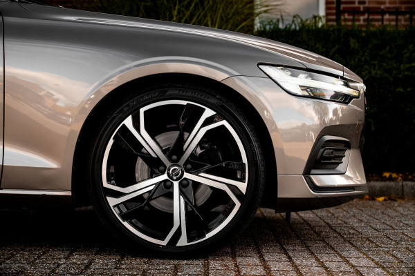 Volvo V60 2.0 B3 Momentum 163 PK 1e Eig Adaptive Stoel/stuurverw. Camera 20''