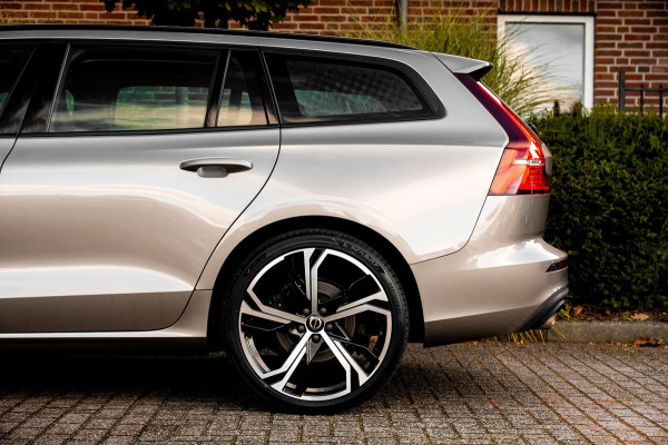 Volvo V60 2.0 B3 Momentum 163 PK 1e Eig Adaptive Stoel/stuurverw. Camera 20''