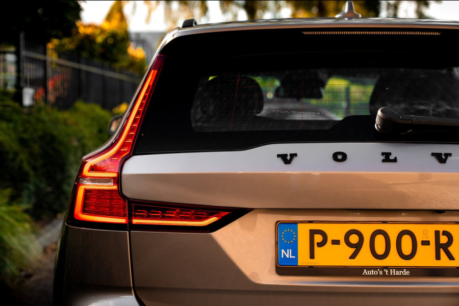 Volvo V60 2.0 B3 Momentum 163 PK 1e Eig Adaptive Stoel/stuurverw. Camera 20''