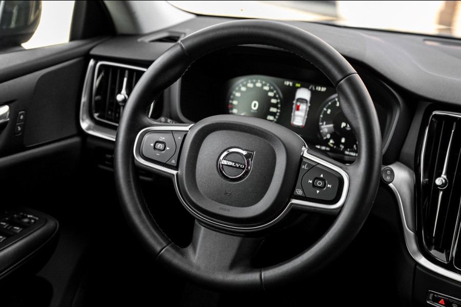 Volvo V60 2.0 B3 Momentum 163 PK 1e Eig Adaptive Stoel/stuurverw. Camera 20''