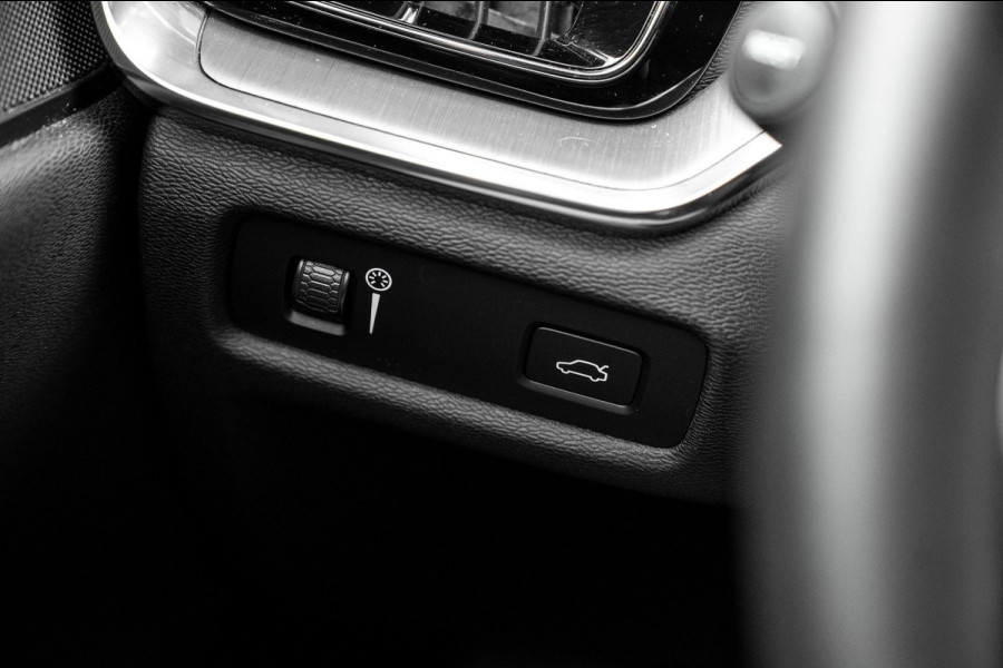 Volvo V60 2.0 B3 Momentum 163 PK 1e Eig Adaptive Stoel/stuurverw. Camera 20''