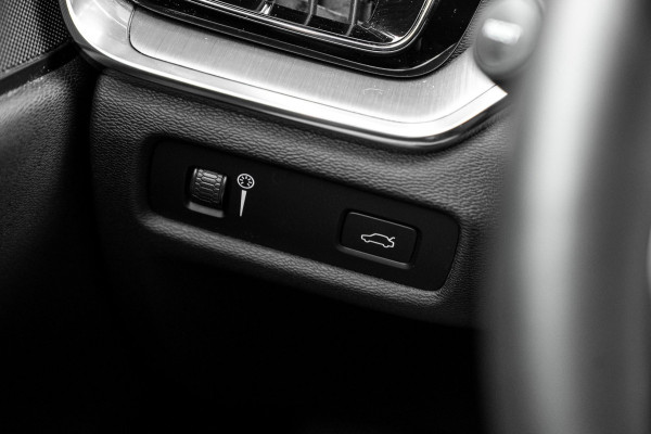 Volvo V60 2.0 B3 Momentum 163 PK 1e Eig Adaptive Stoel/stuurverw. Camera 20''