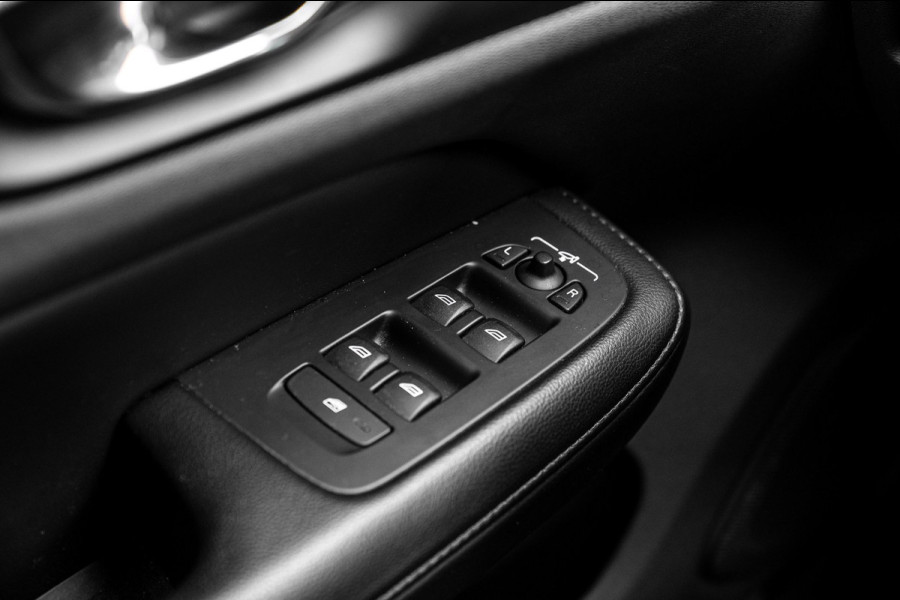 Volvo V60 2.0 B3 Momentum 163 PK 1e Eig Adaptive Stoel/stuurverw. Camera 20''