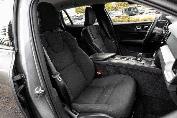 Volvo V60 2.0 B3 Momentum 163 PK 1e Eig Adaptive Stoel/stuurverw. Camera 20''