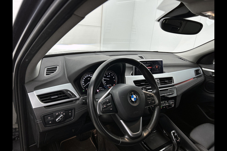 BMW X2 SDrive18i Executive Edition (GROOT-NAVIGATIE, STOELVERWARMING, CAMERA, PDC, DEALER ONDERHOUDEN, LED,