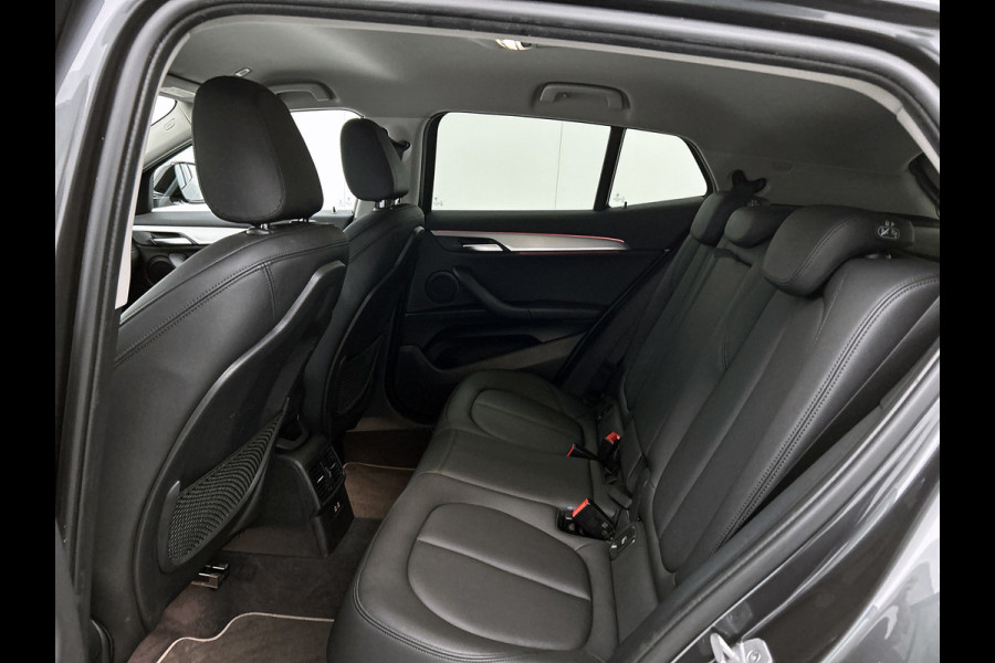 BMW X2 SDrive18i Executive Edition (GROOT-NAVIGATIE, STOELVERWARMING, CAMERA, PDC, DEALER ONDERHOUDEN, LED,