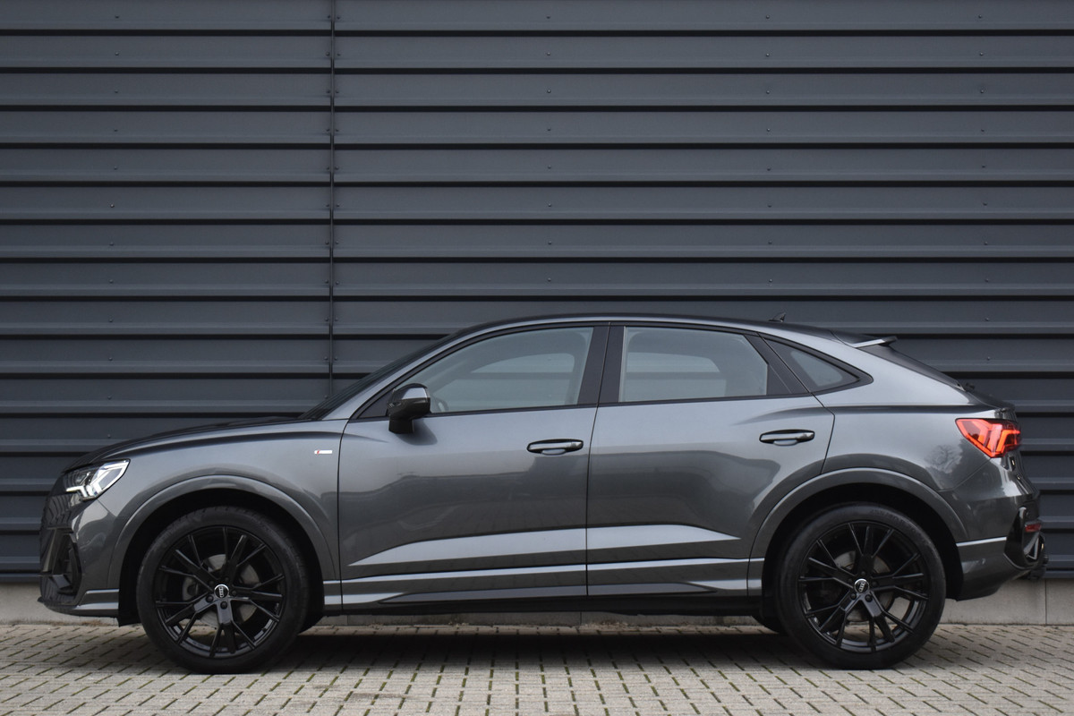 Audi Q3 Sportback 35 TFSI S Line | ACC | 20'' Wielen | Trekhaak wegkl. | Stoelverwarming | Camera | Dodehoek |