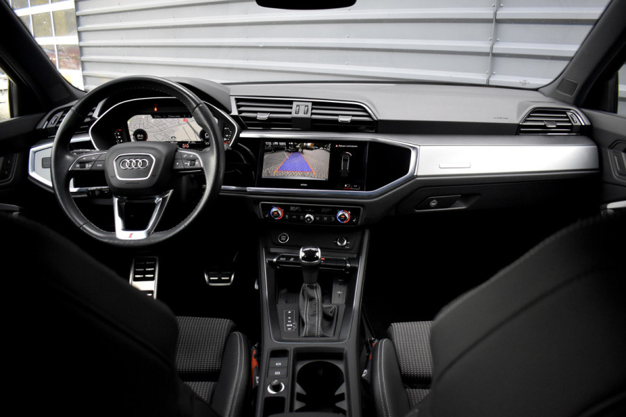 Audi Q3 Sportback 35 TFSI S Line | ACC | 20'' Wielen | Trekhaak wegkl. | Stoelverwarming | Camera | Dodehoek |