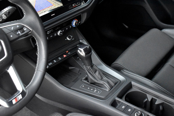 Audi Q3 Sportback 35 TFSI S Line | ACC | 20'' Wielen | Trekhaak wegkl. | Stoelverwarming | Camera | Dodehoek |