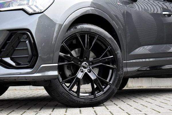 Audi Q3 Sportback 35 TFSI S Line | ACC | 20'' Wielen | Trekhaak wegkl. | Stoelverwarming | Camera | Dodehoek |