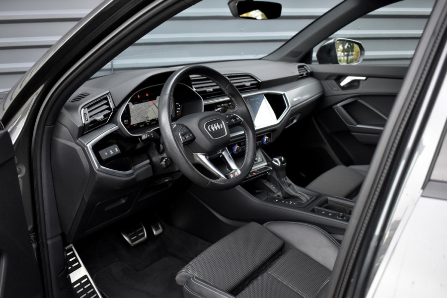 Audi Q3 Sportback 35 TFSI S Line | ACC | 20'' Wielen | Trekhaak wegkl. | Stoelverwarming | Camera | Dodehoek |