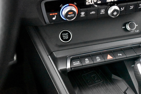 Audi Q3 Sportback 35 TFSI S Line | ACC | 20'' Wielen | Trekhaak wegkl. | Stoelverwarming | Camera | Dodehoek |