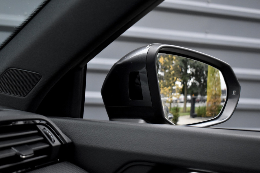 Audi Q3 Sportback 35 TFSI S Line | ACC | 20'' Wielen | Trekhaak wegkl. | Stoelverwarming | Camera | Dodehoek |