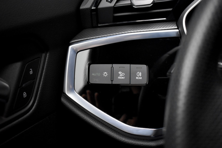 Audi Q3 Sportback 35 TFSI S Line | ACC | 20'' Wielen | Trekhaak wegkl. | Stoelverwarming | Camera | Dodehoek |