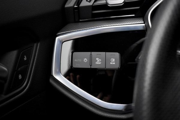 Audi Q3 Sportback 35 TFSI S Line | ACC | 20'' Wielen | Trekhaak wegkl. | Stoelverwarming | Camera | Dodehoek |
