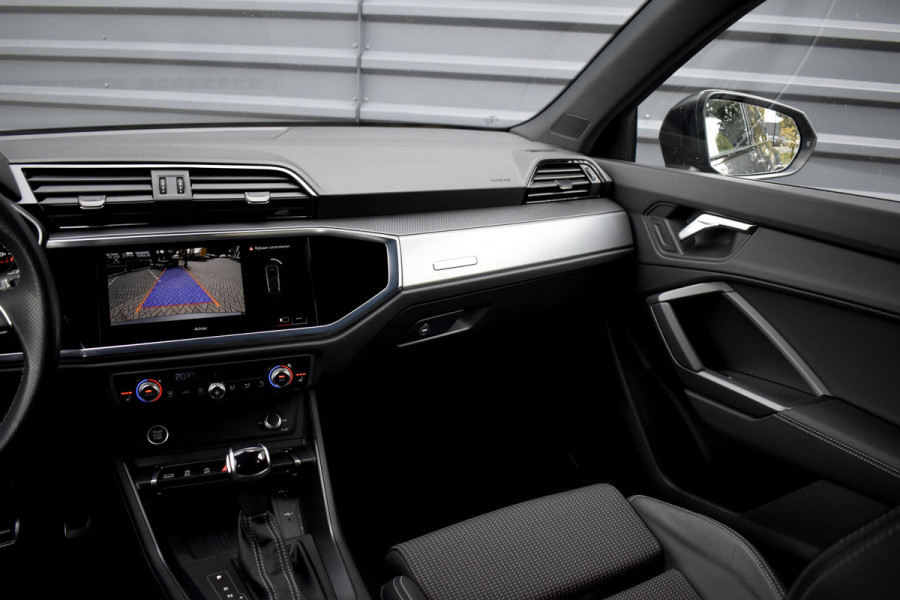 Audi Q3 Sportback 35 TFSI S Line | ACC | 20'' Wielen | Trekhaak wegkl. | Stoelverwarming | Camera | Dodehoek |