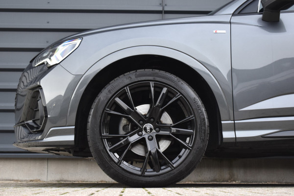 Audi Q3 Sportback 35 TFSI S Line | ACC | 20'' Wielen | Trekhaak wegkl. | Stoelverwarming | Camera | Dodehoek |