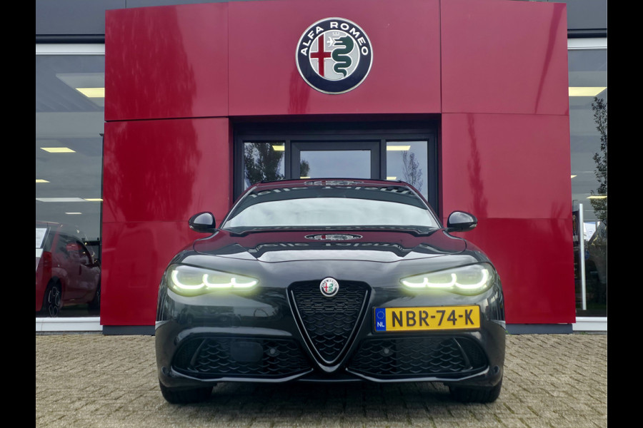 Alfa Romeo Giulia 2.0 T GME AWD Competizione Lederen Dashboard met rood stiksel | Harman/Kardon audio
