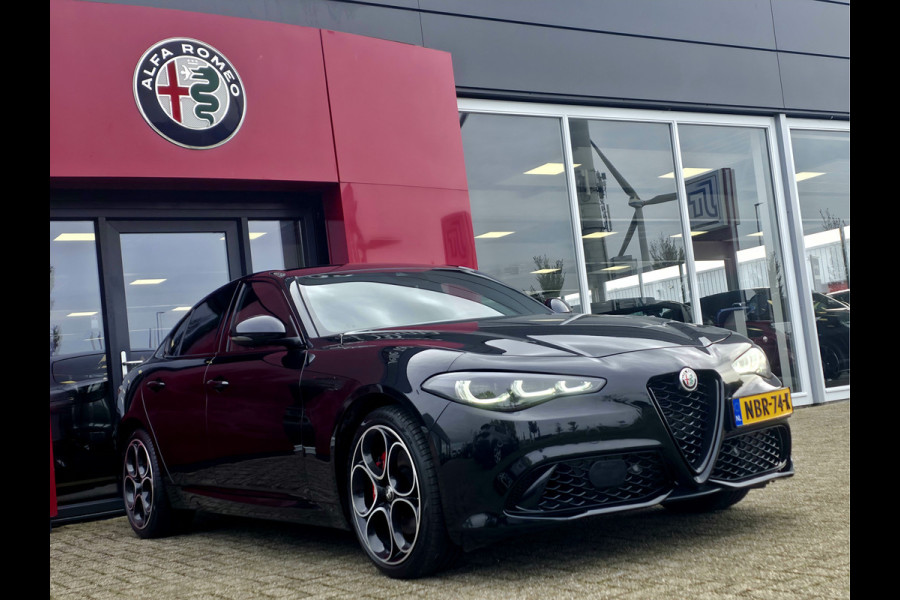 Alfa Romeo Giulia 2.0 T GME AWD Competizione Lederen Dashboard met rood stiksel | Harman/Kardon audio
