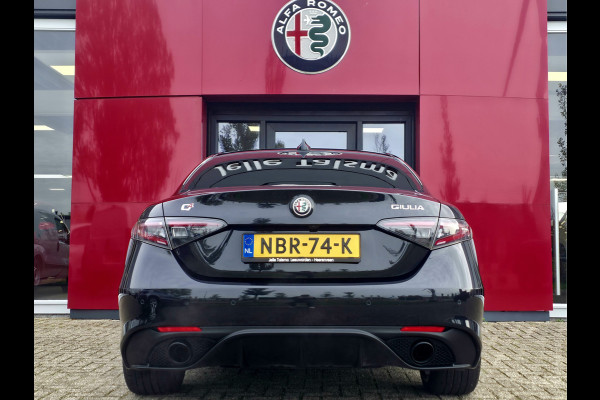Alfa Romeo Giulia 2.0 T GME AWD Competizione Lederen Dashboard met rood stiksel | Harman/Kardon audio