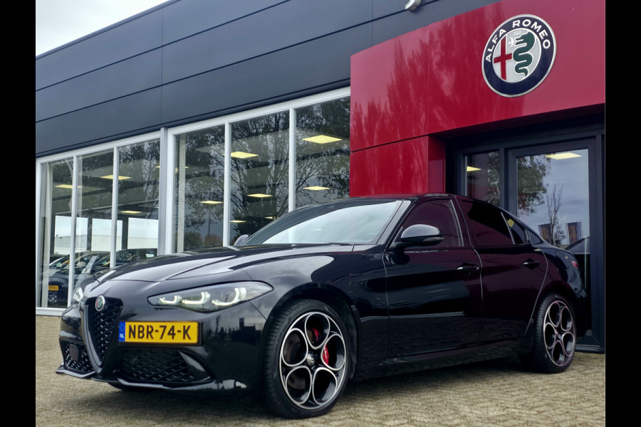 Alfa Romeo Giulia 2.0 T GME AWD Competizione Lederen Dashboard met rood stiksel | Harman/Kardon audio