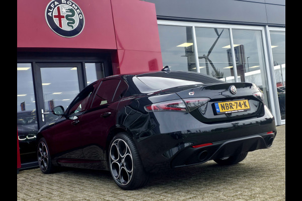 Alfa Romeo Giulia 2.0 T GME AWD Competizione Lederen Dashboard met rood stiksel | Harman/Kardon audio