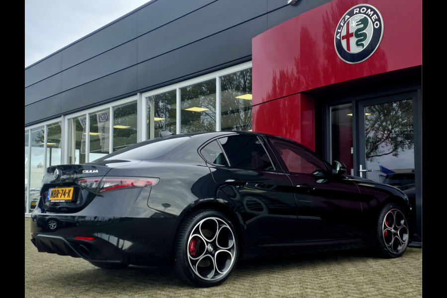 Alfa Romeo Giulia 2.0 T GME AWD Competizione Lederen Dashboard met rood stiksel | Harman/Kardon audio