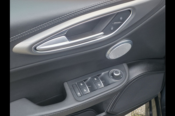 Alfa Romeo Giulia 2.0 T GME AWD Competizione Lederen Dashboard met rood stiksel | Harman/Kardon audio