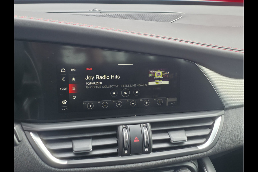 Alfa Romeo Giulia 2.0 T GME AWD Competizione Lederen Dashboard met rood stiksel | Harman/Kardon audio