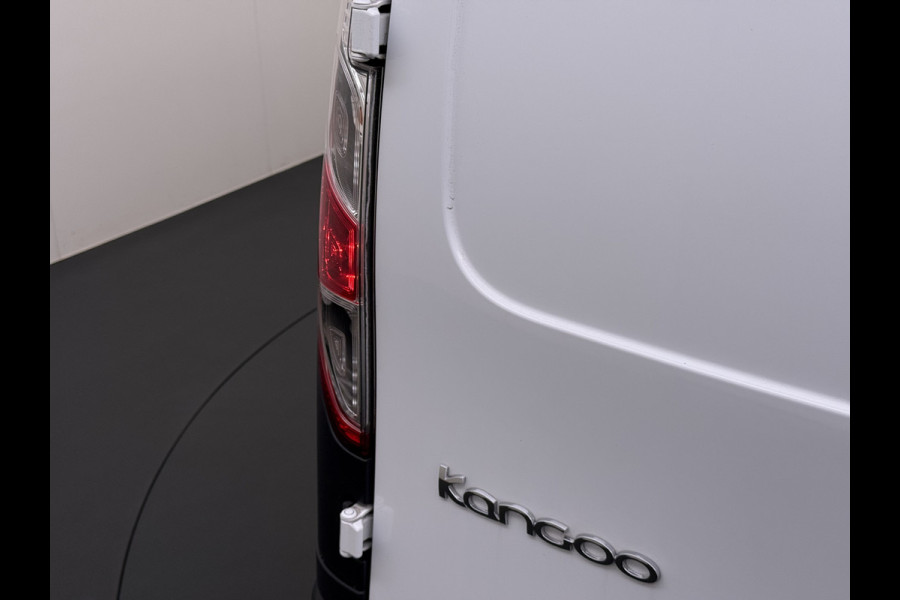 Renault Kangoo Z.E. Maxi Huur Accu Trekhaak Airco Bluetooth Cruise Control SOH 75% Schuifdeur Achterdeuren Tussenwand