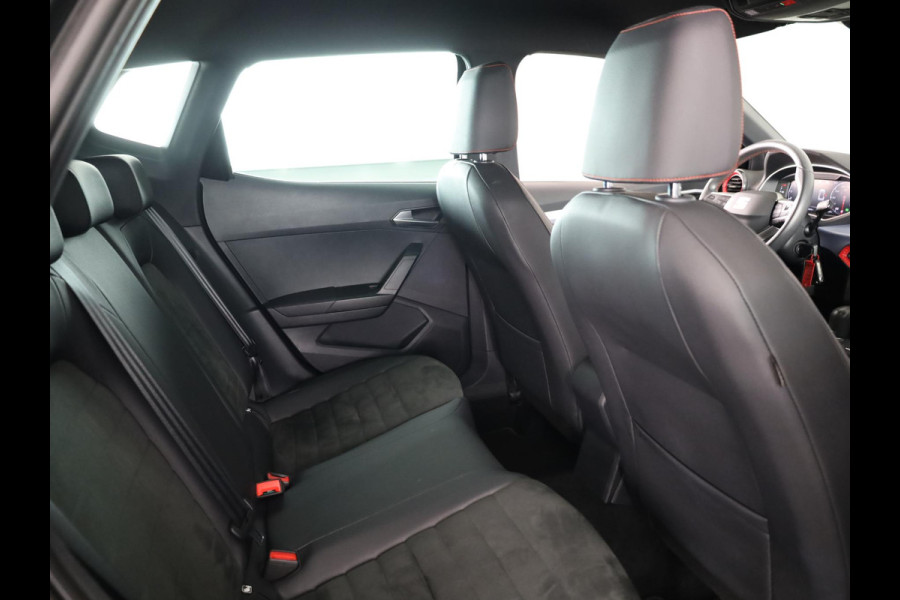 Seat Arona 1.0 TSI FR Business Intense 110pk | Airco automatisch | Apple Carplay/Android Auto | Cruise control adaptief | Full-LED koplampen | Navigatiesysteem | Rijstrooksensor met correctie | Voorstoelen verwarmd | Lichtmetalen velgen 18",
