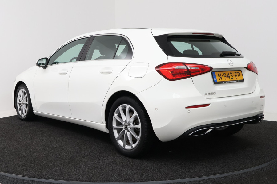 Mercedes-Benz A-Klasse 220 Advantage (SFEERVERLICHTING, STOELVERWARMING, ACHTERUITRIJCAMERA)