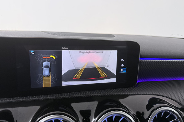 Mercedes-Benz A-Klasse 220 Advantage (SFEERVERLICHTING, STOELVERWARMING, ACHTERUITRIJCAMERA)