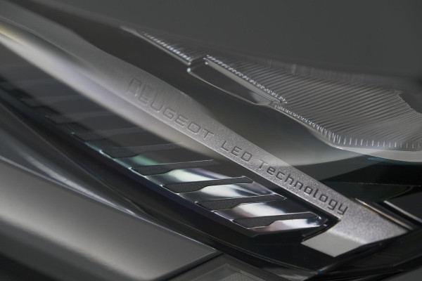 Peugeot 408 1.6 Plug-in Hybrid 225 e-EAT8 Allure | Adaptieve Cruise Control | Camera | 19 Inch Lichtmetalen Velgen | Apple Carplay