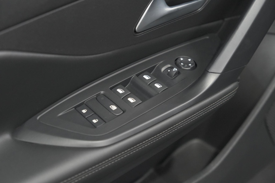 Peugeot 408 1.6 Plug-in Hybrid 225 e-EAT8 Allure | Adaptieve Cruise Control | Camera | 19 Inch Lichtmetalen Velgen | Apple Carplay
