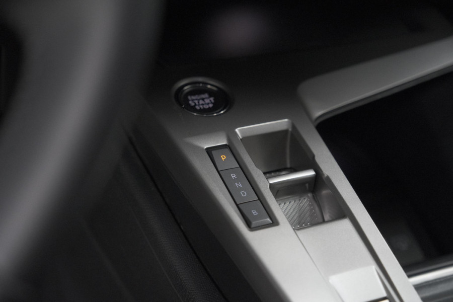 Peugeot 408 1.6 Plug-in Hybrid 225 e-EAT8 Allure | Adaptieve Cruise Control | Camera | 19 Inch Lichtmetalen Velgen | Apple Carplay