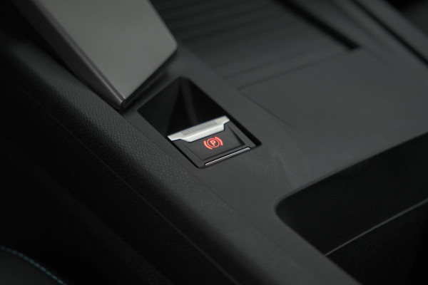Peugeot 408 1.6 Plug-in Hybrid 225 e-EAT8 Allure | Adaptieve Cruise Control | Camera | 19 Inch Lichtmetalen Velgen | Apple Carplay