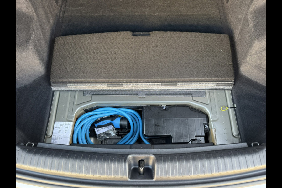 Audi Q4 e-tron 40 Launch edition Advanced 77 kWh SOH 87% Navi Carplay Camera Stoelverw. PDC V+A Electr. Achterklep